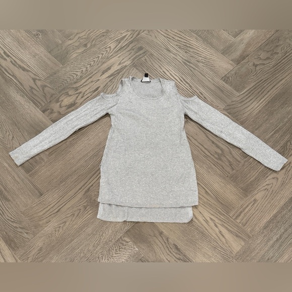 Lumiere Shimmering Silver Open Shoulder High Low Sweater with Slits Size Small